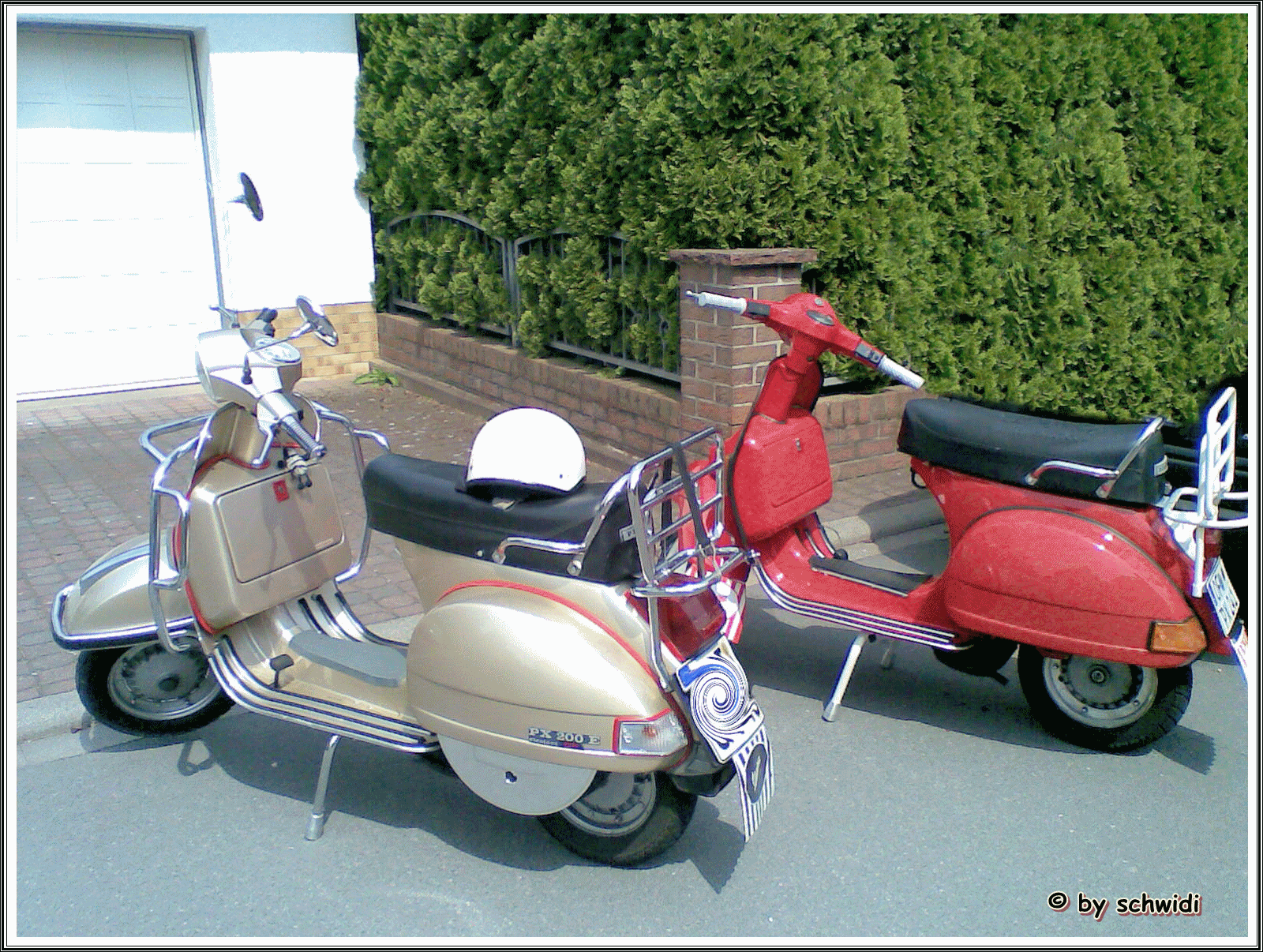 Two vespas2