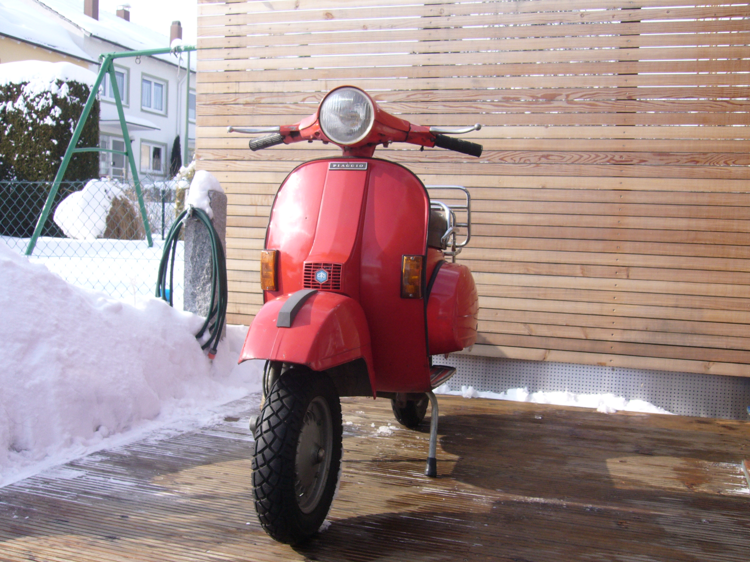 Vespa P80X