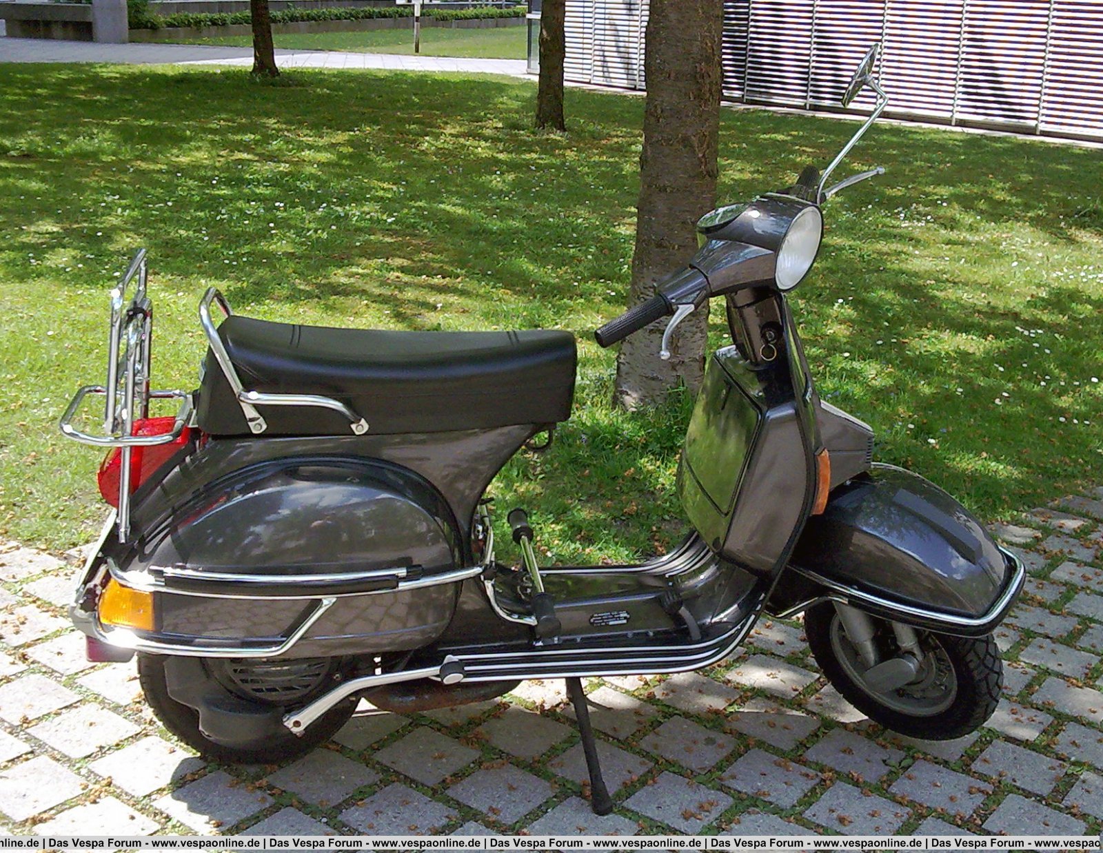 Vespa PX80 Lusso r.jpg